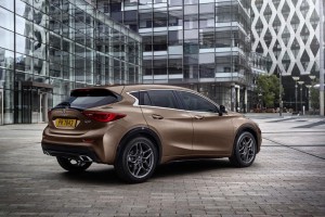 infiniti q30 najnoviji automobil